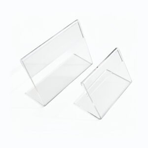 Présentoir incliné en Plexiglas transparent, porte-prix ou porte-étiquette pour magasin et PLV, disponible en plusieurs formats chez Sign Express Tunisie.