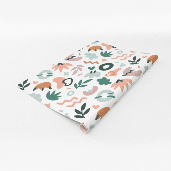 Papier peint adhésif sur mesure avec motif géométrique rose posé dans un salon en Tunisie.