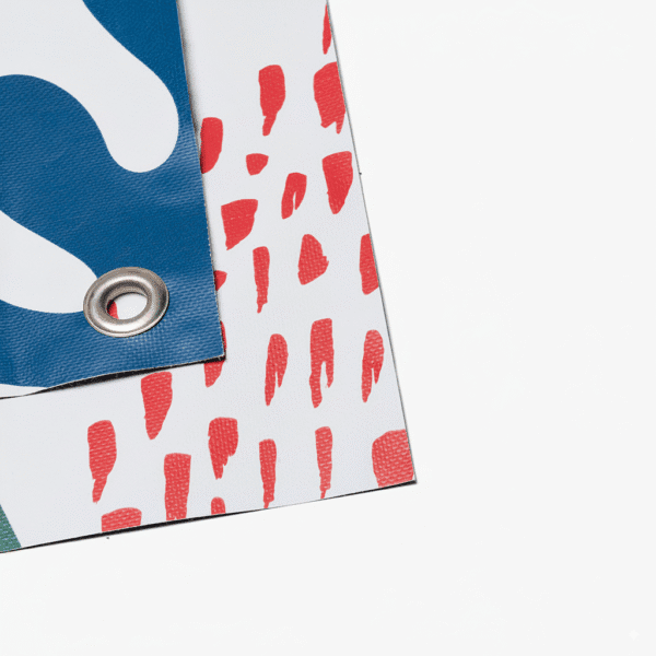 Bâche publicitaire personnalisée en PVC avec œillets, impression haute qualité en Tunisie.