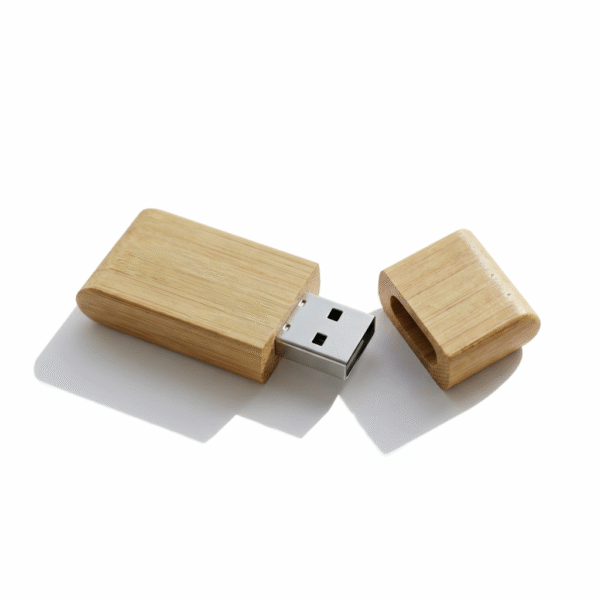 cle-usb-bambou-personnalisable-tunisie.jpg Clé USB publicitaire en bois de bambou ouverte avec son capuchon magnétique posé à côté, prête pour gravure laser, proposée par Sign Express Tunisie.