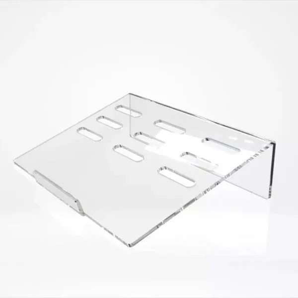 Support PC portable ergonomique en plexiglass transparent avec fentes de ventilation, fabriqué en Tunisie.