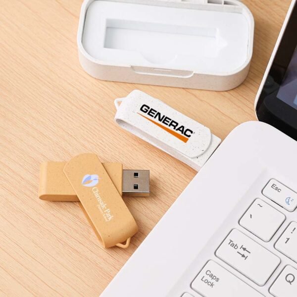 Clé USB beige moucheté en paille de blé avec son coffret de rangement écologique.