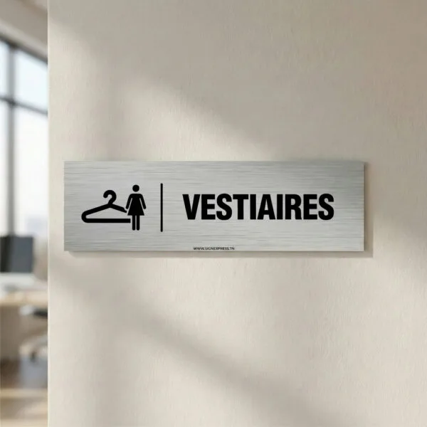 Plaque Vestiaires Femme – Signalétique Aluminium Brossé Signalétique vestiaires femme icône cintre sur fond alu brossé.